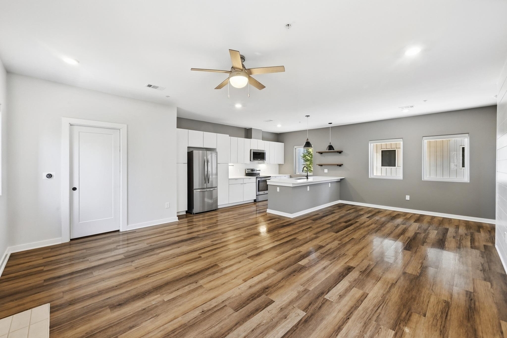 5924 S Congress Ave - Photo 3
