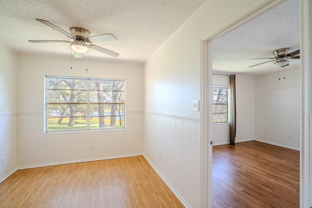 16013 Edwards Dr - Photo 10