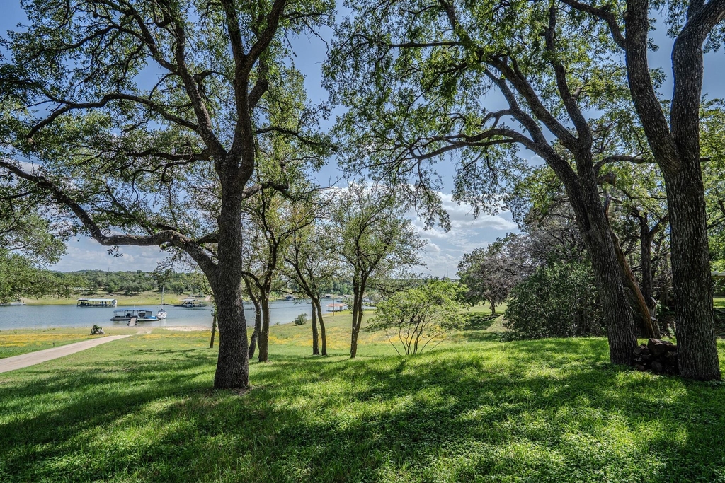 16013 Edwards Dr - Photo 2
