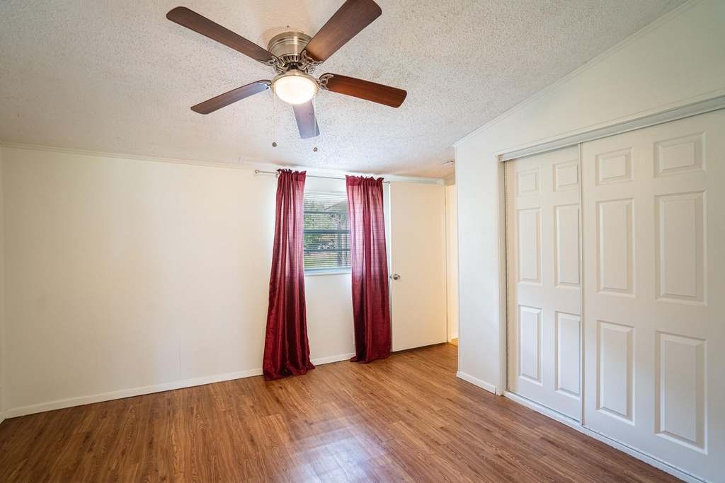 16013 Edwards Dr - Photo 15