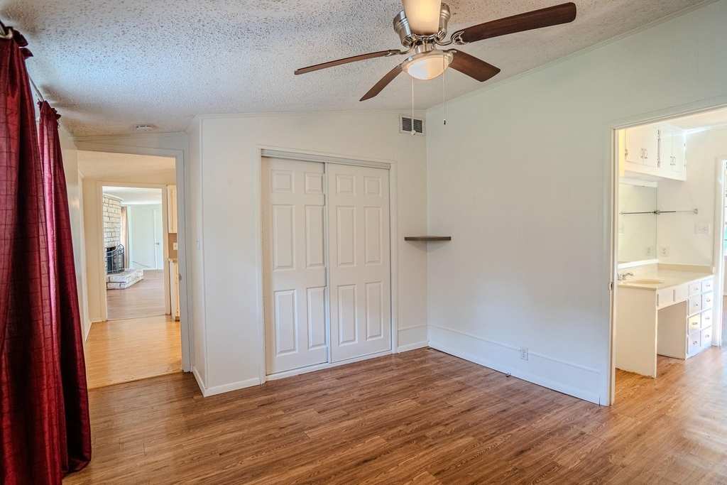 16013 Edwards Dr - Photo 17