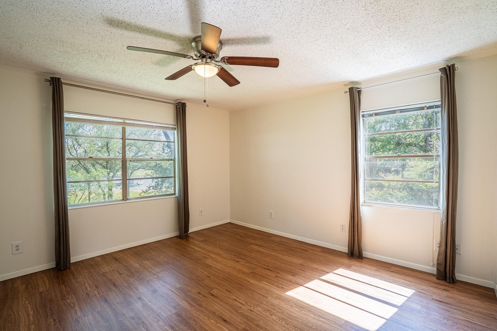 16013 Edwards Dr - Photo 11