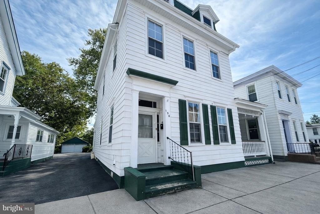 190 7th Street - Photo 1