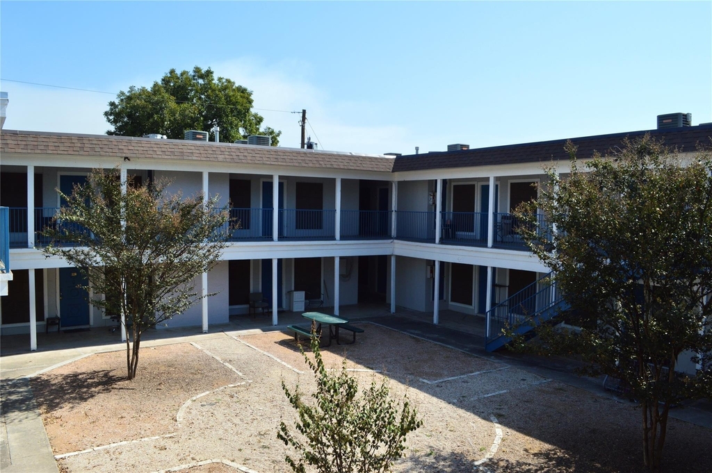 4709 Harmon Ave - Photo 1