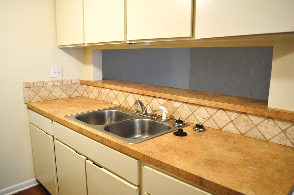 4709 Harmon Ave - Photo 3
