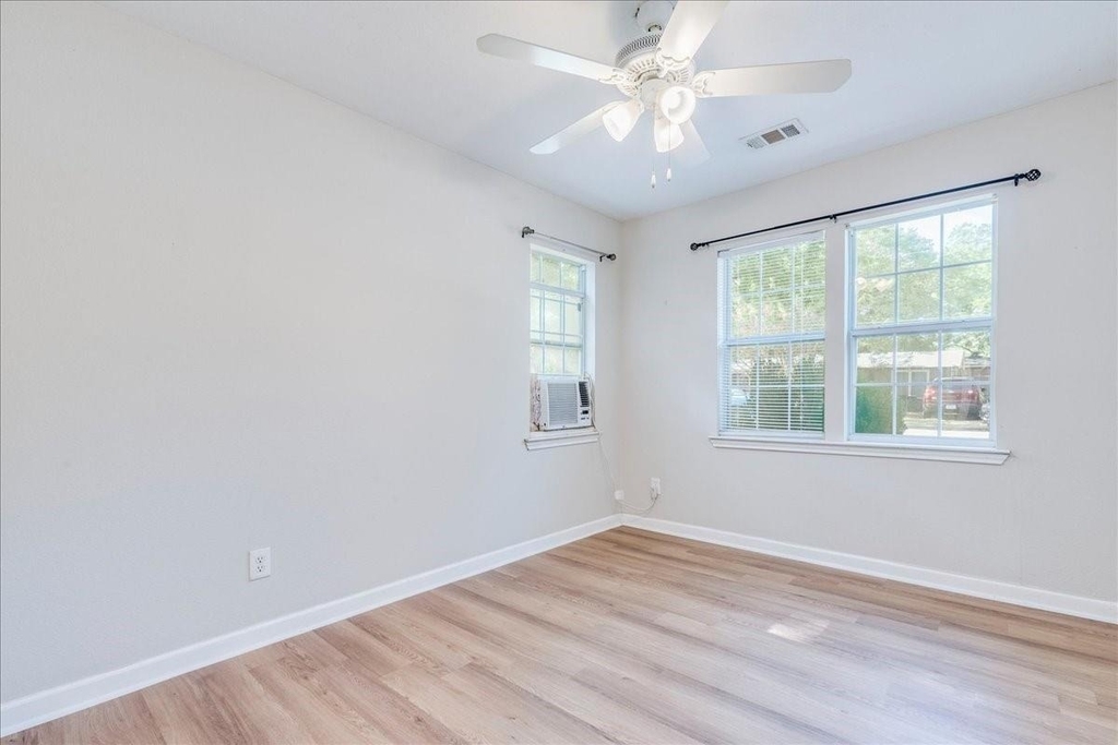 609 Cottonwood St - Photo 3