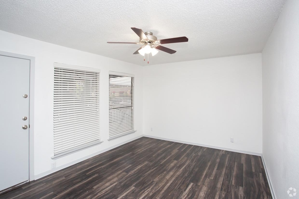 8033 Gessner Dr - Photo 6