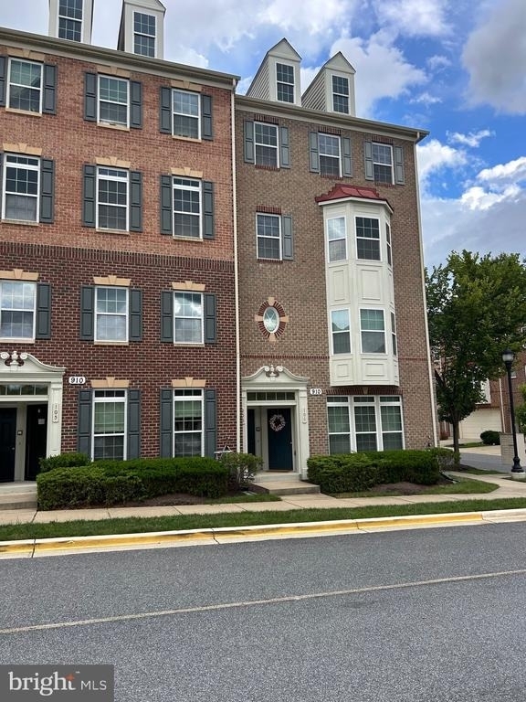 910 Hall Station Drive - Photo 0