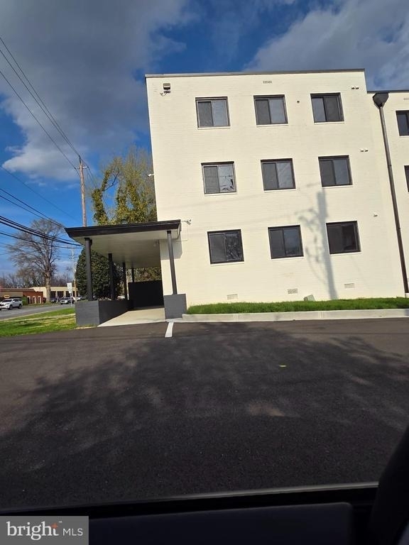 49 W Diamond - Photo 6