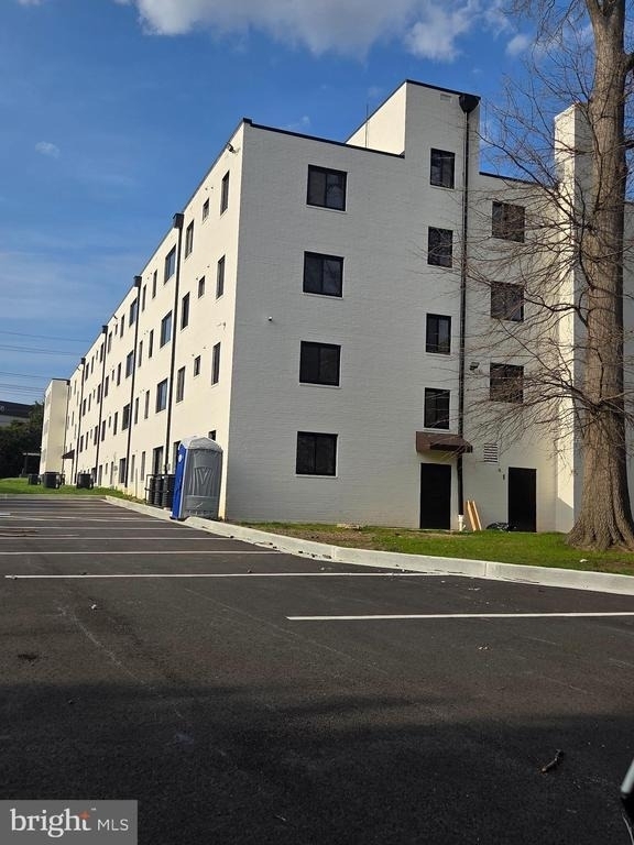 49 W Diamond - Photo 5