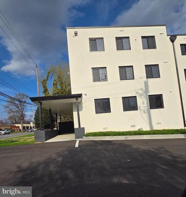 49 W Diamond - Photo 5