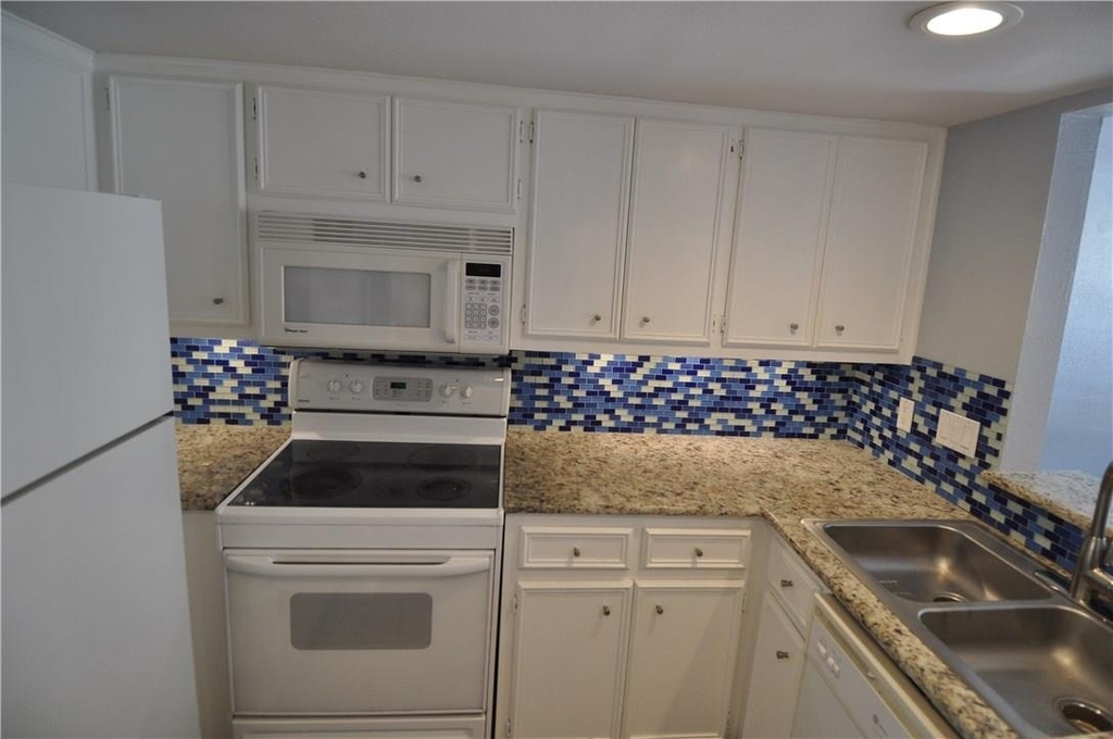 706 W 22nd St W - Photo 0