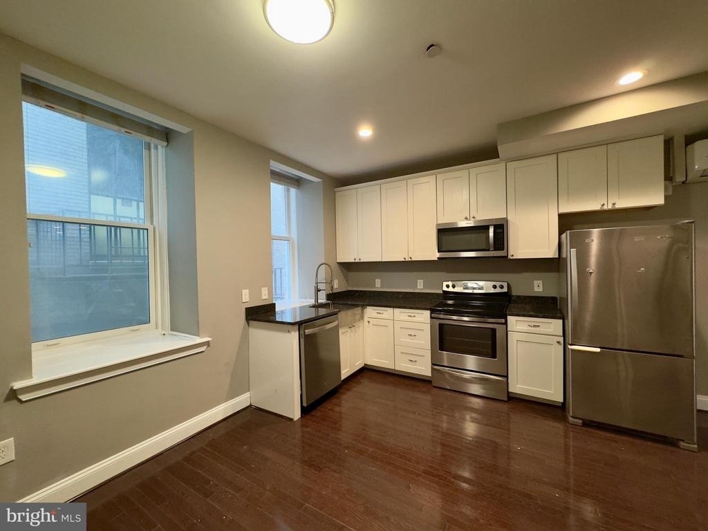 208 E Redwood Street - Photo 4