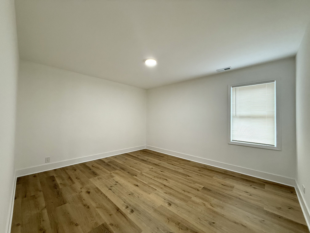 14916 Langley Avenue - Photo 17