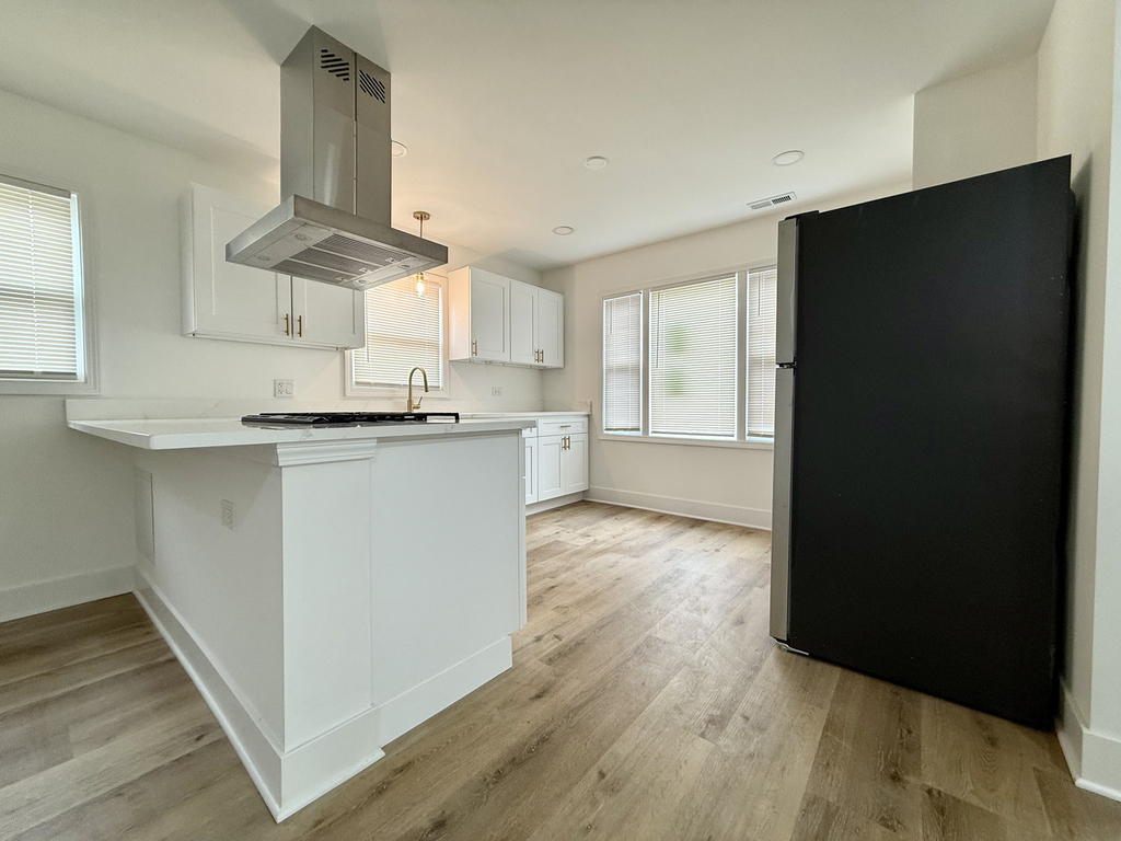14916 Langley Avenue - Photo 11