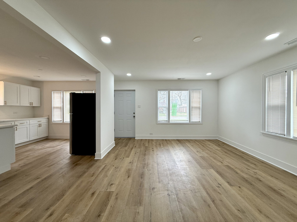 14916 Langley Avenue - Photo 4