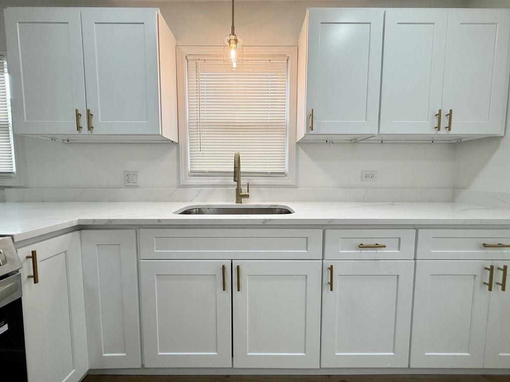 14916 Langley Avenue - Photo 8