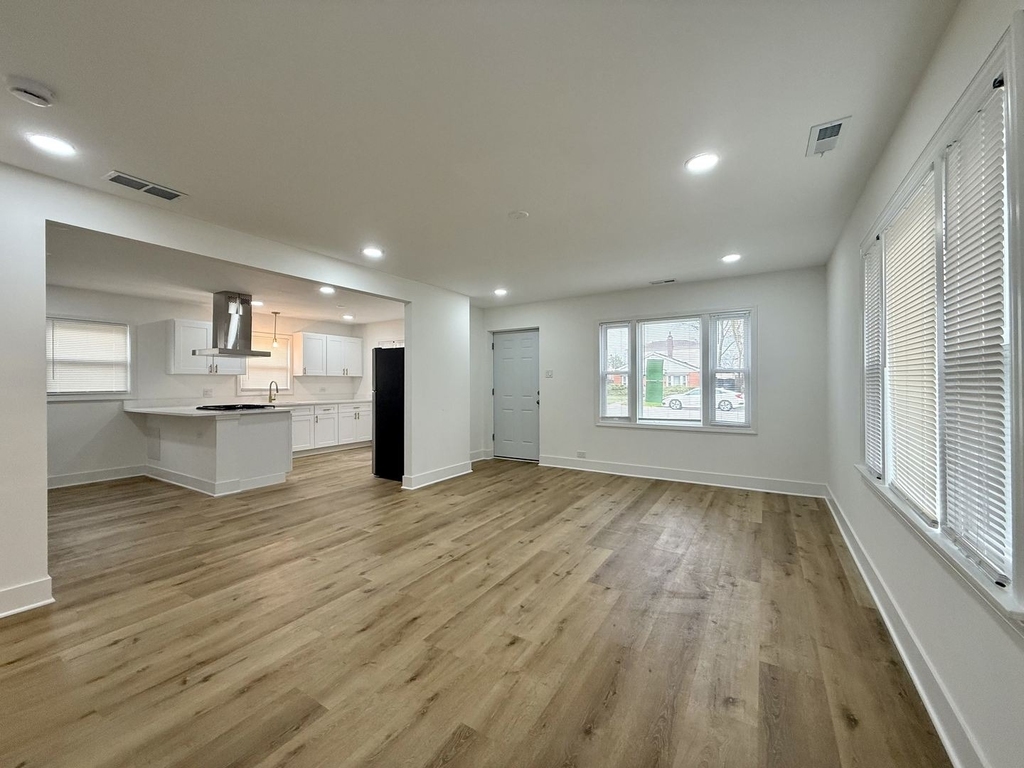 14916 Langley Avenue - Photo 3