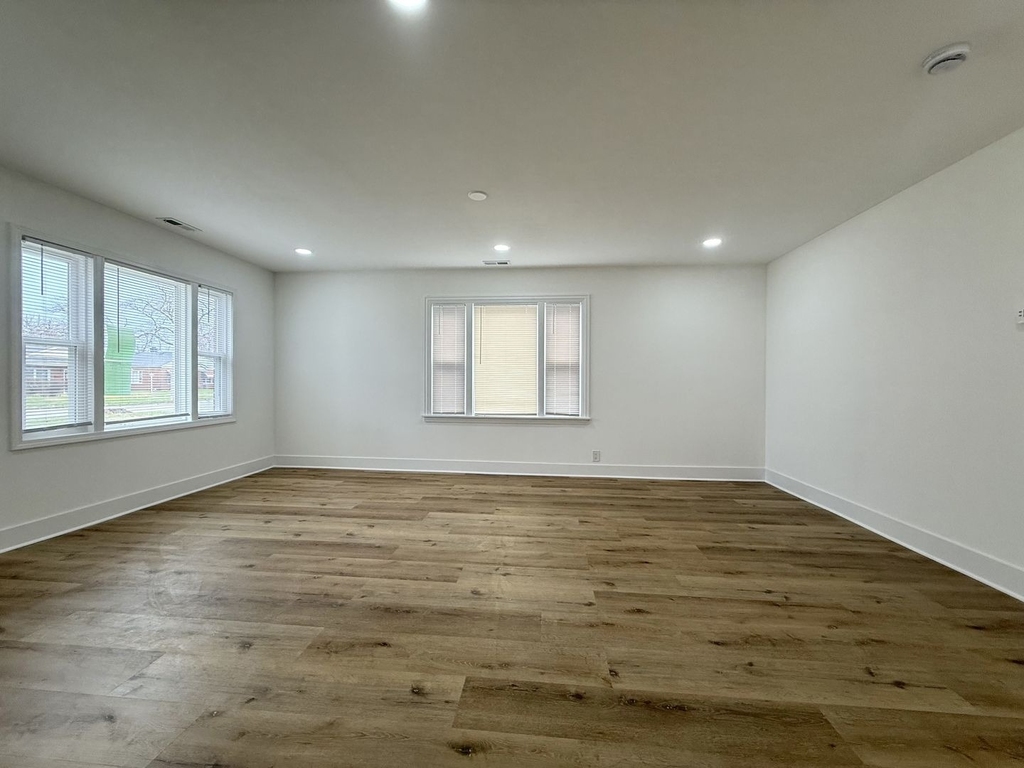 14916 Langley Avenue - Photo 15
