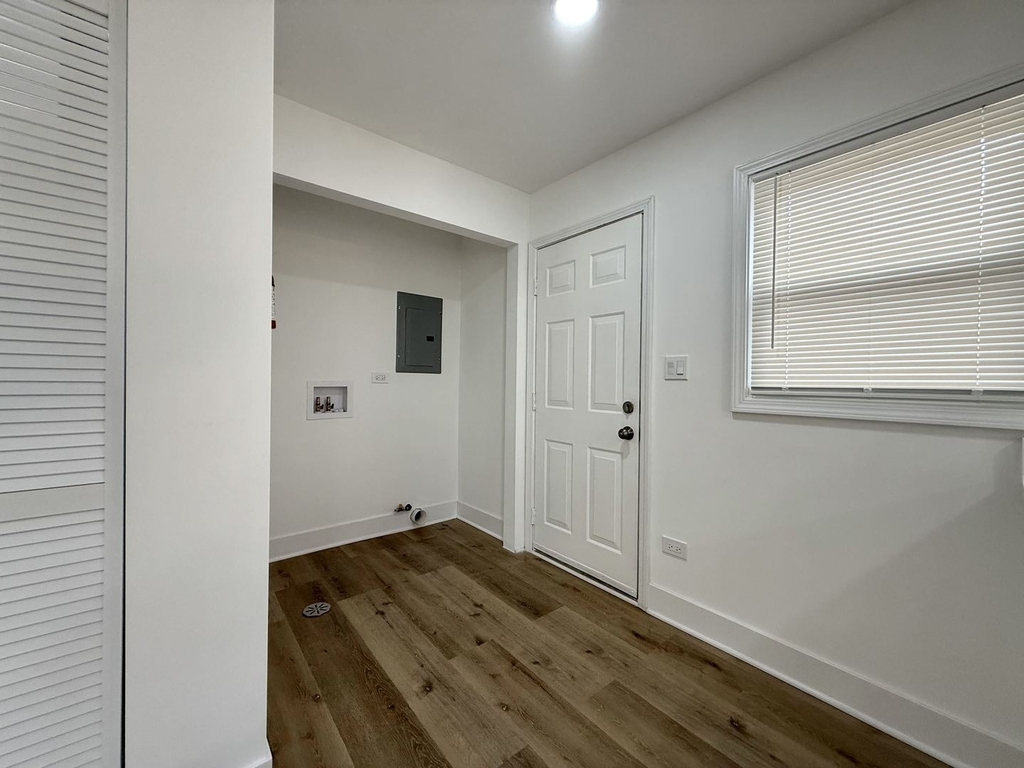 14916 Langley Avenue - Photo 13