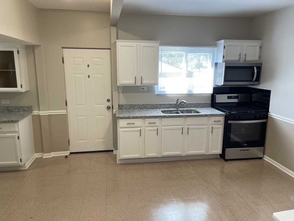 714 Broadway Avenue - Photo 2