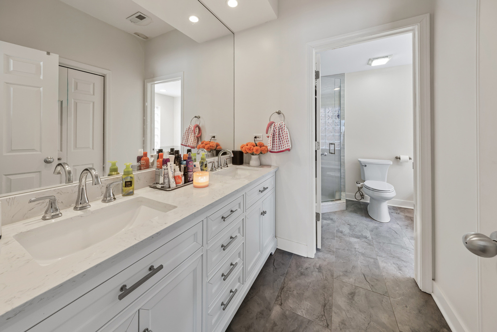 811 W Superior Street - Photo 13