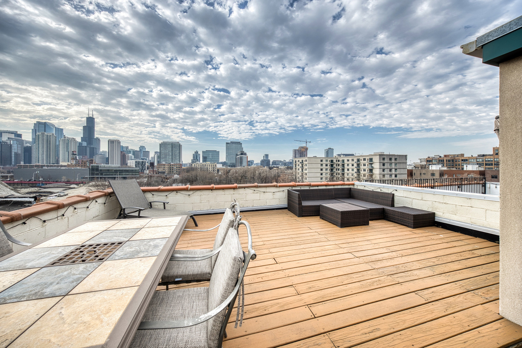 811 W Superior Street - Photo 22
