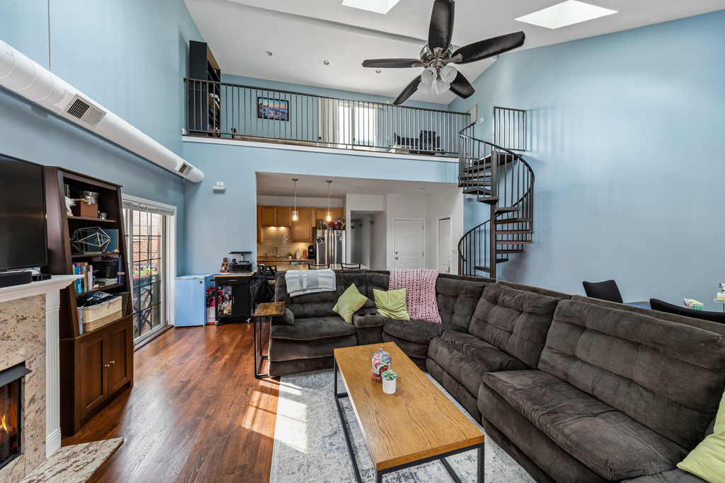 811 W Superior Street - Photo 4