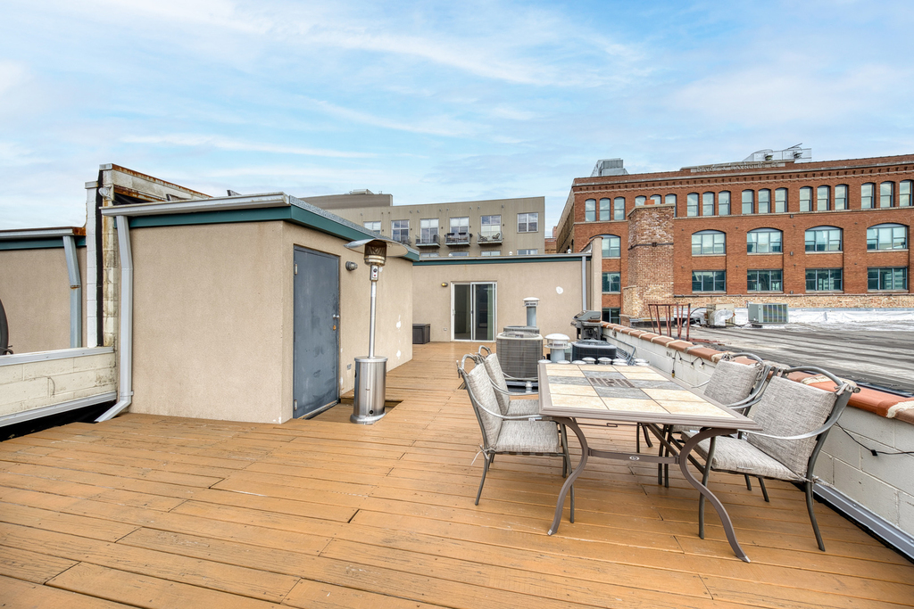 811 W Superior Street - Photo 20
