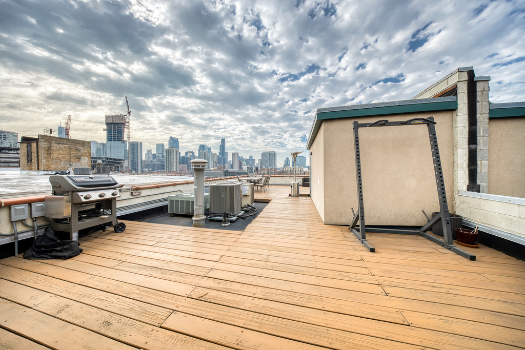 811 W Superior Street - Photo 21