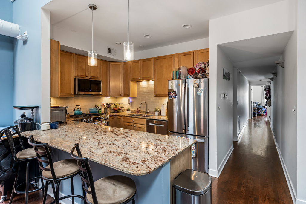 811 W Superior Street - Photo 2