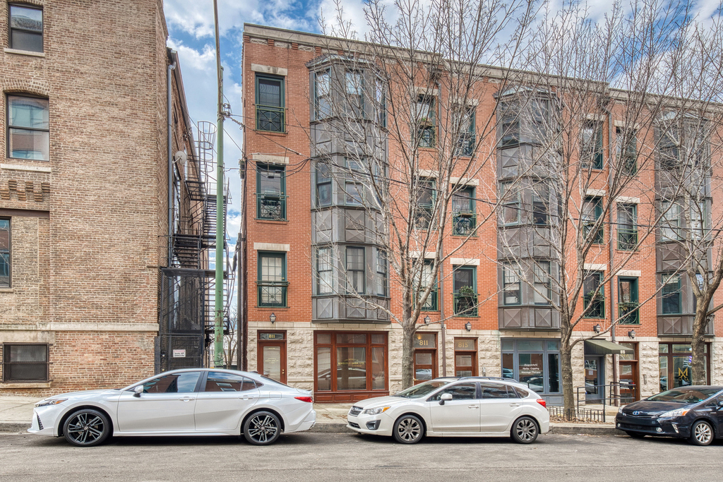 811 W Superior Street - Photo 0