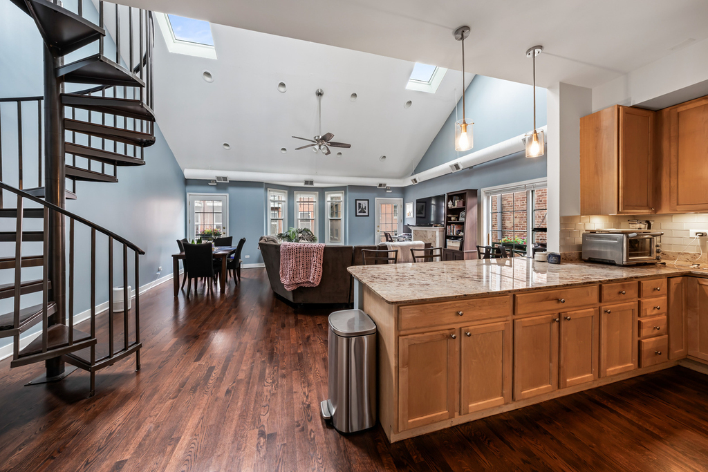 811 W Superior Street - Photo 7