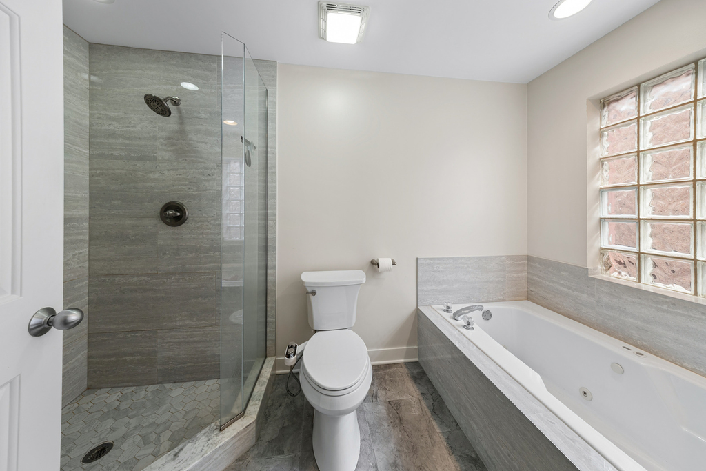 811 W Superior Street - Photo 14
