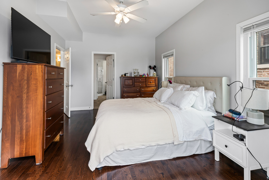 811 W Superior Street - Photo 9