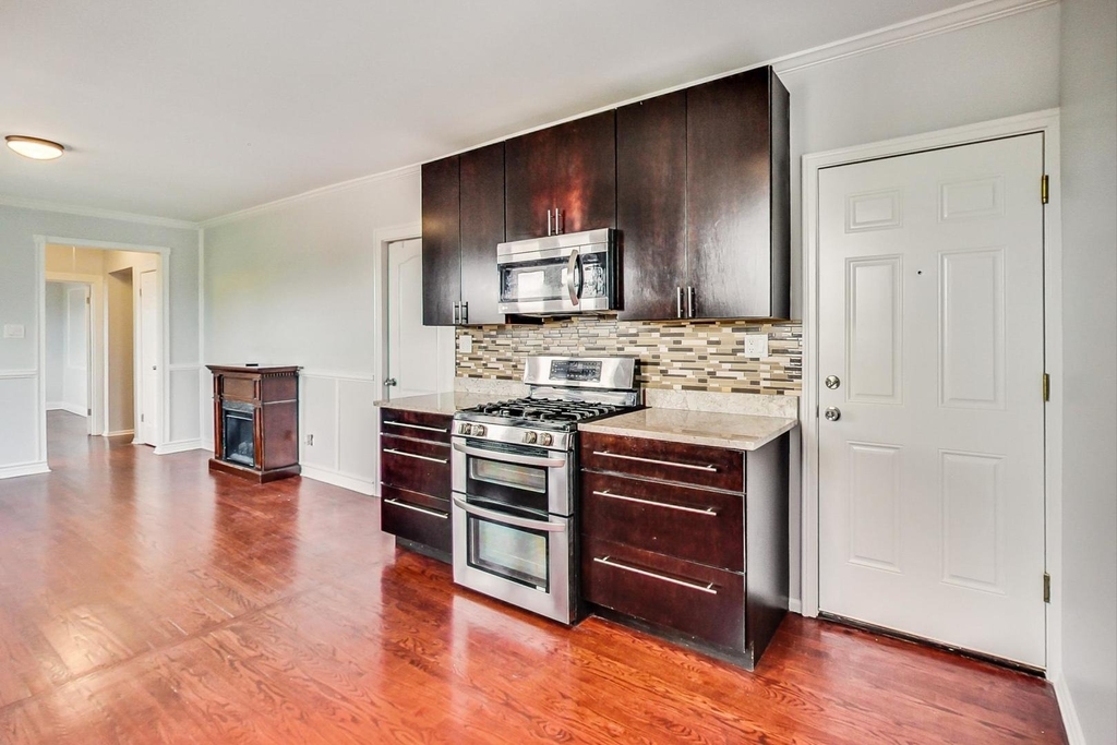 5655 N Spaulding Avenue - Photo 9