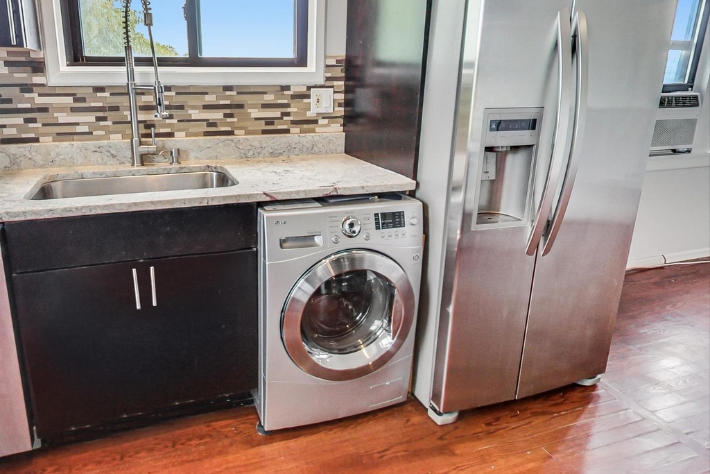 5655 N Spaulding Avenue - Photo 12