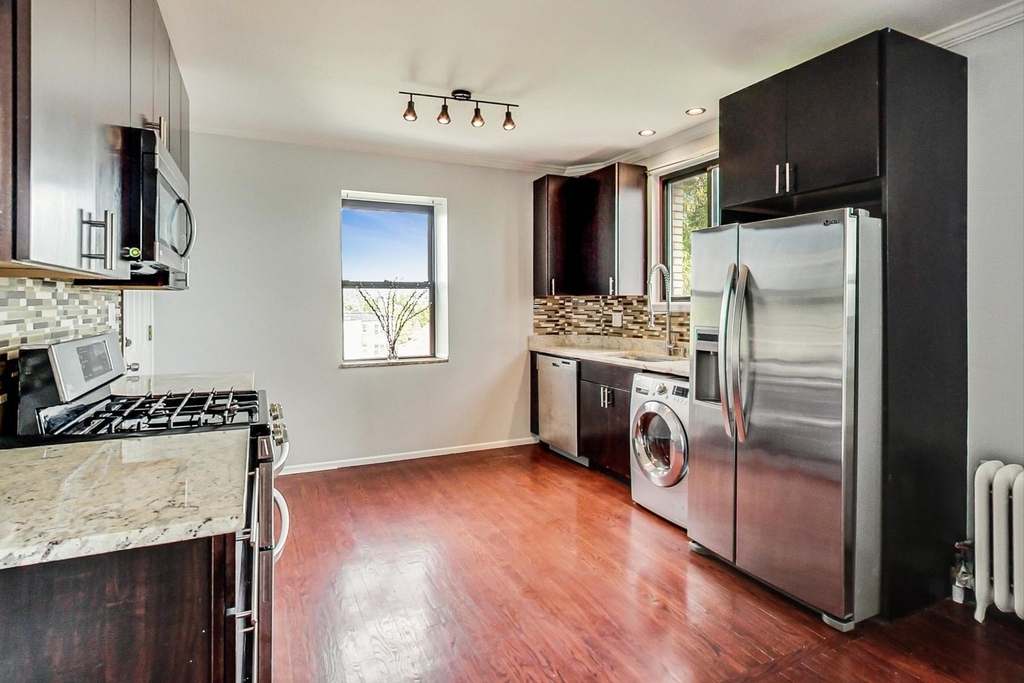 5655 N Spaulding Avenue - Photo 11