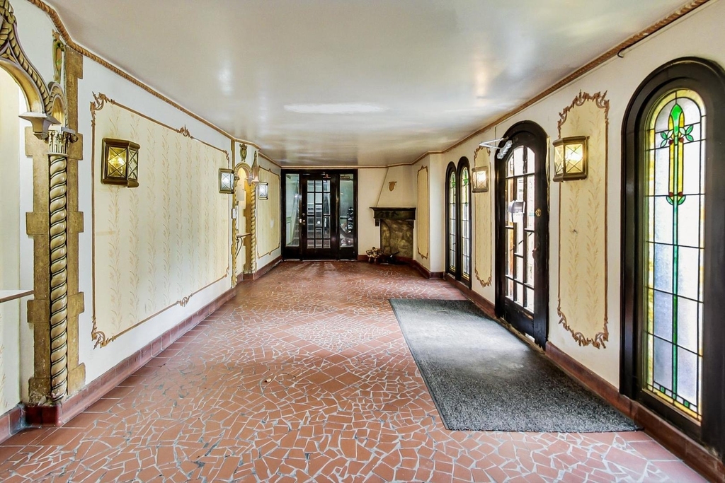 5655 N Spaulding Avenue - Photo 4