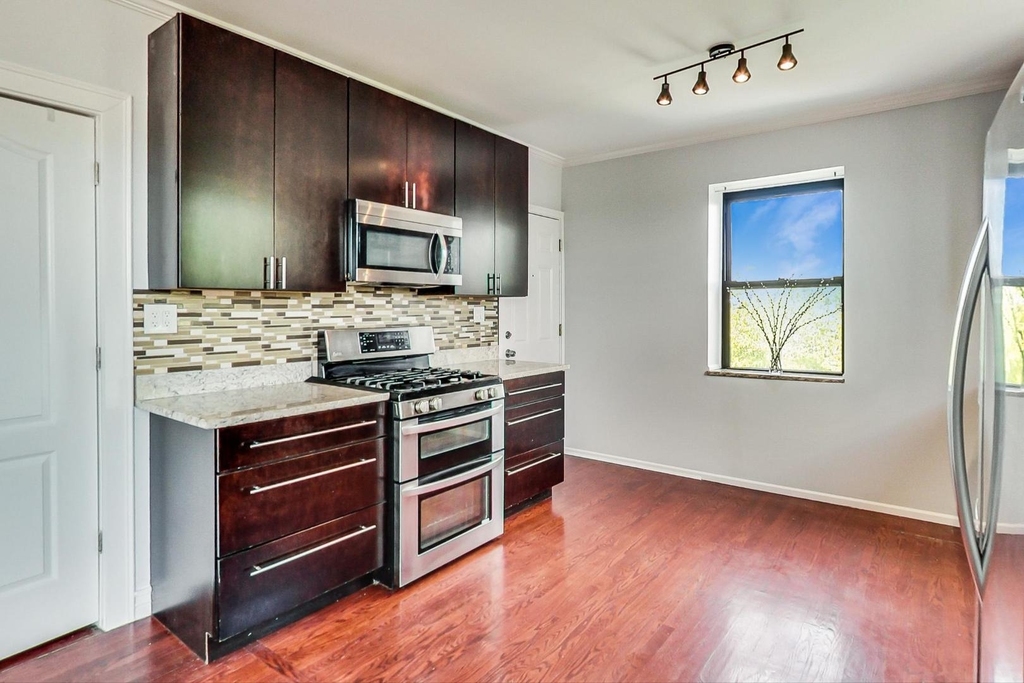 5655 N Spaulding Avenue - Photo 8