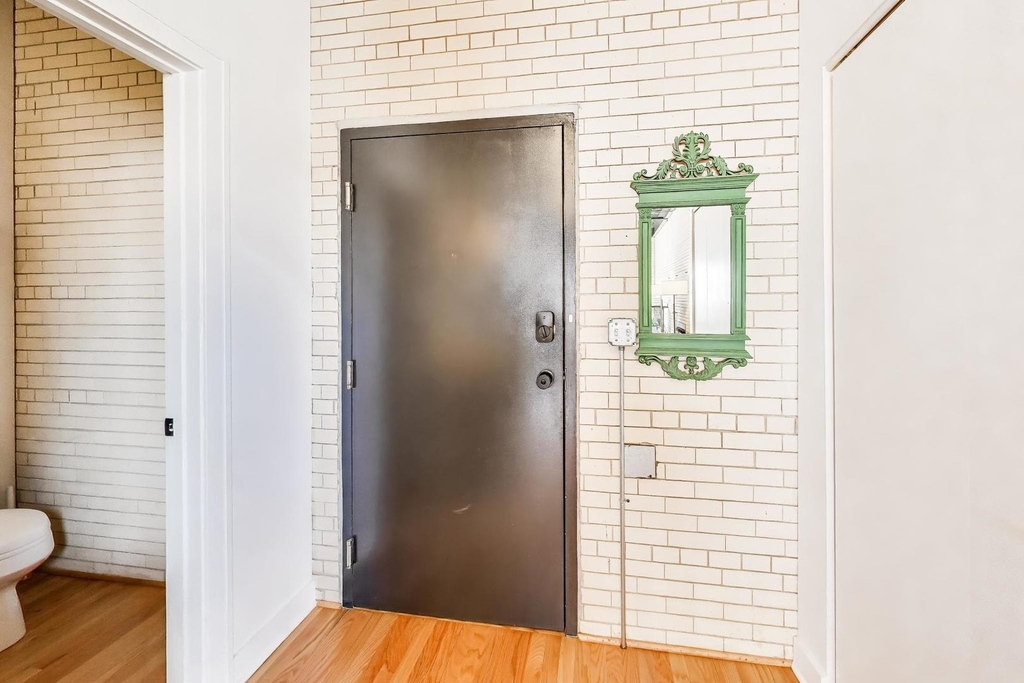 1128 W Ardmore Avenue - Photo 1