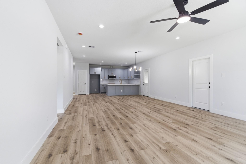 7040 Kinney Street - Photo 7