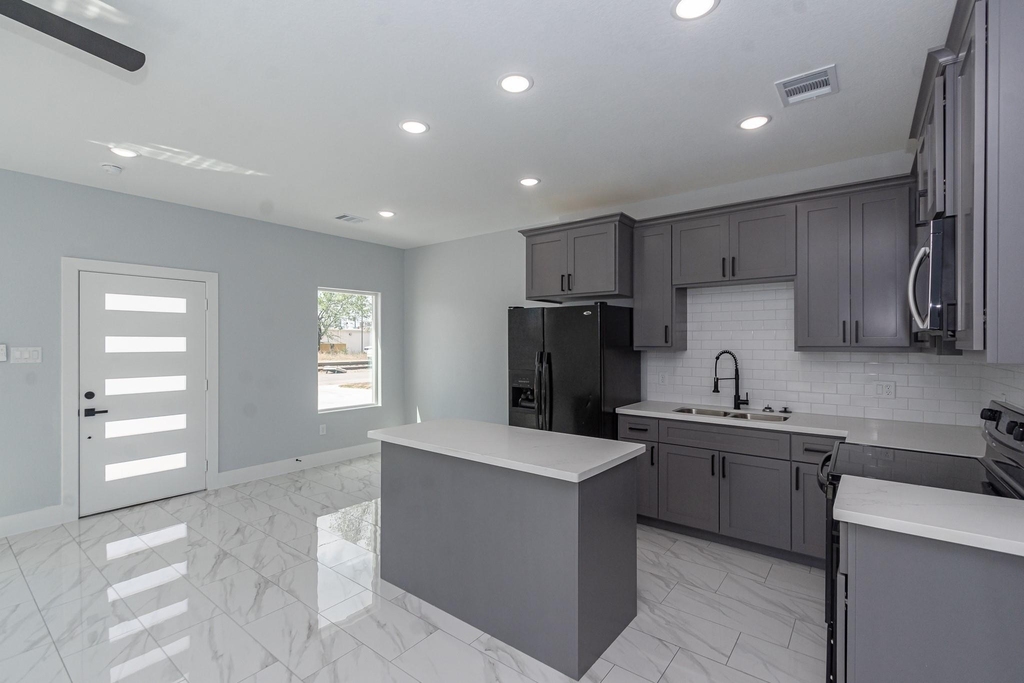 6513 Avenue B - Photo 2