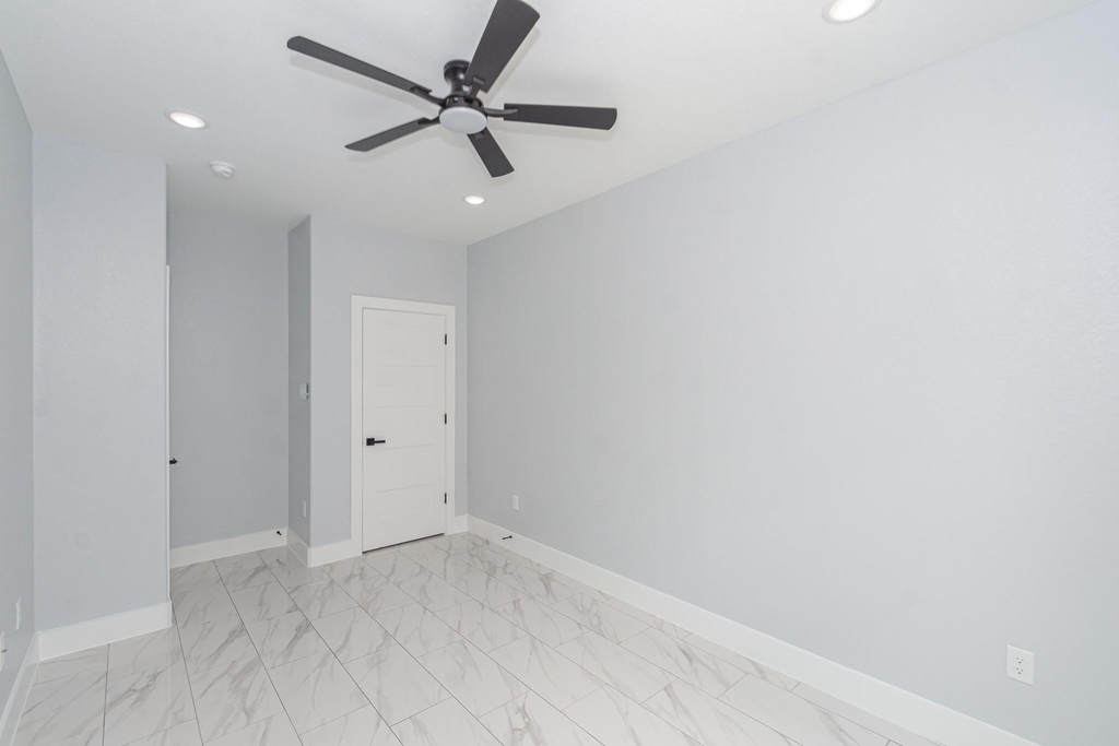 6513 Avenue B - Photo 17