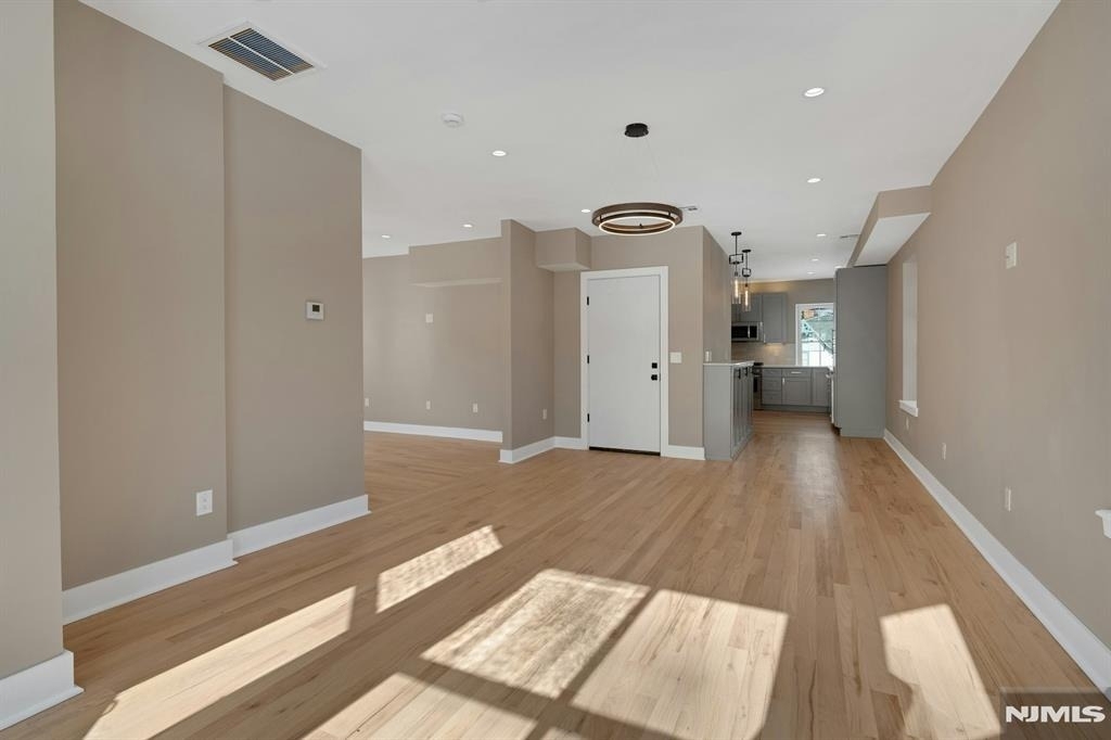 49 Park - Photo 2
