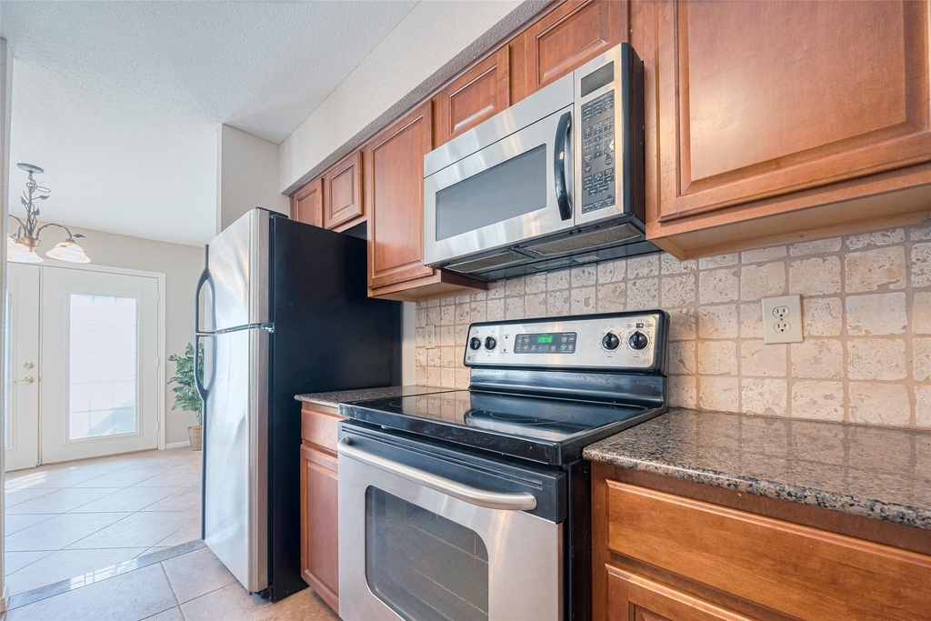 2211 S Kirkwood Road - Photo 16