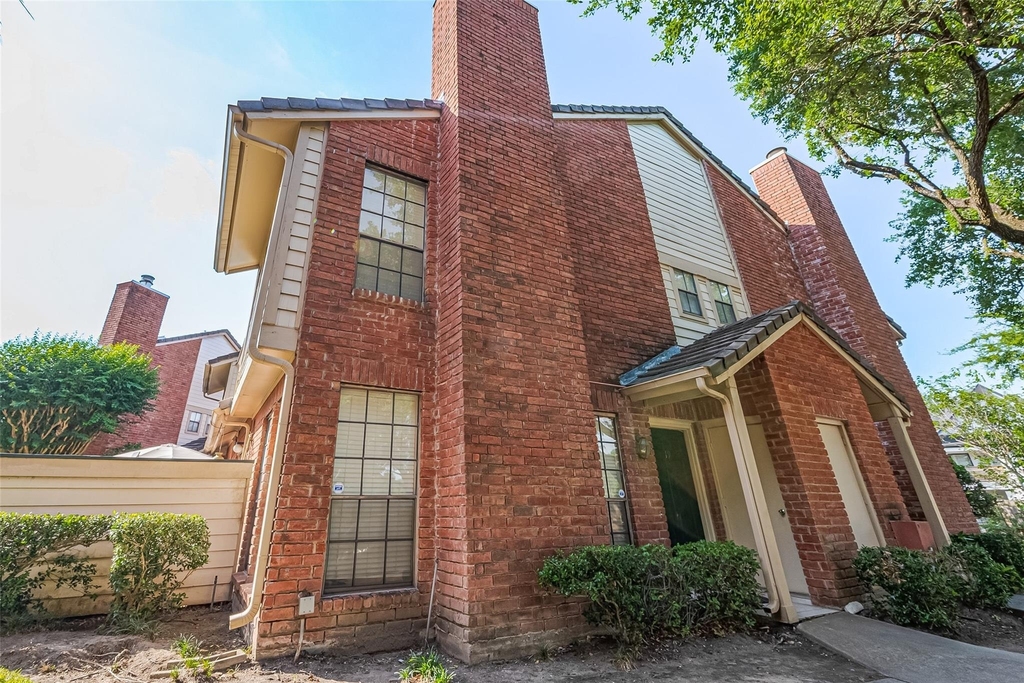 2211 S Kirkwood Road - Photo 3