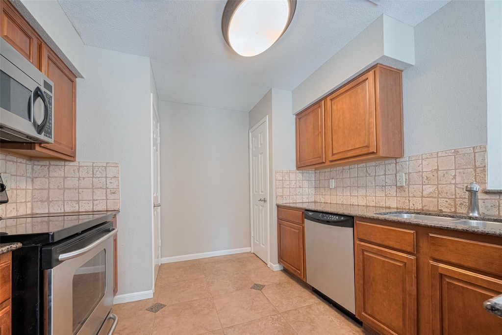 2211 S Kirkwood Road - Photo 13
