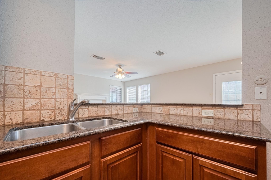 2211 S Kirkwood Road - Photo 14