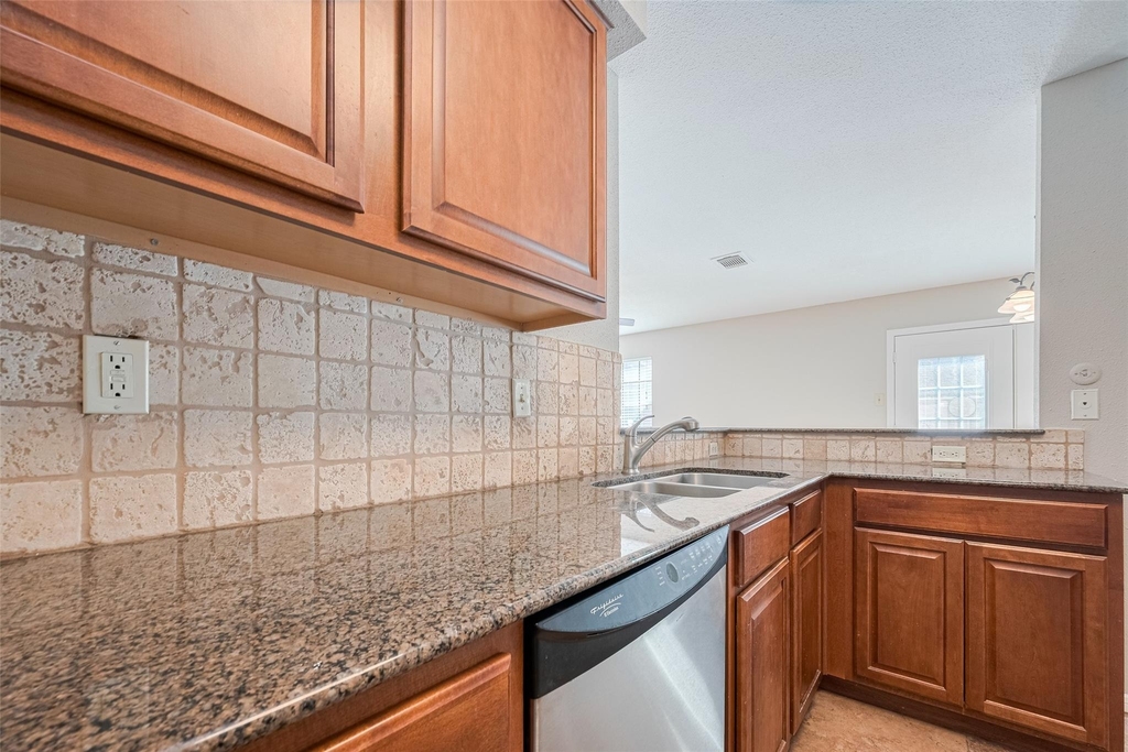 2211 S Kirkwood Road - Photo 17